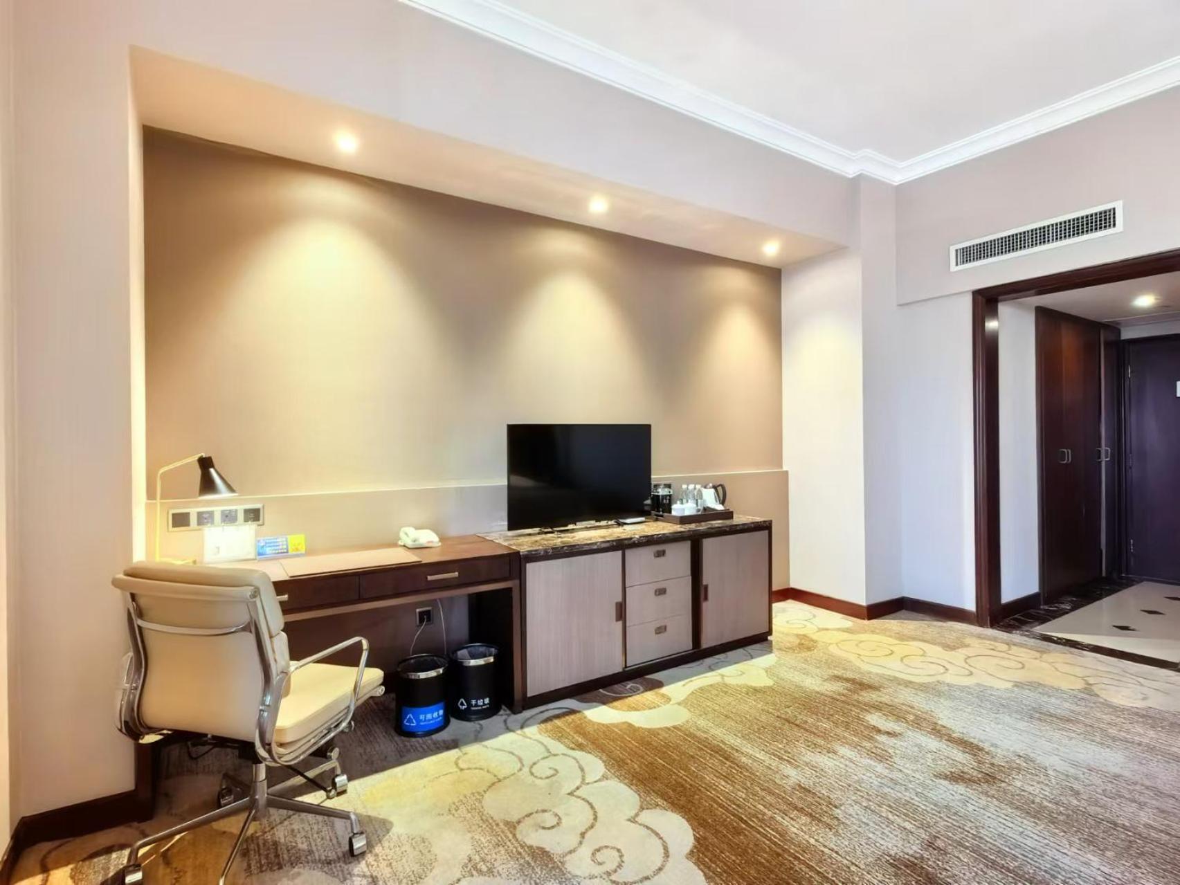 Jin Jiang Pine City Hotel Shanghai Exterior photo