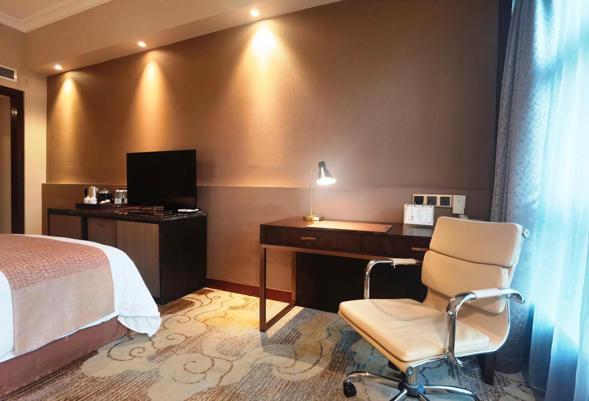 Jin Jiang Pine City Hotel Shanghai Exterior photo